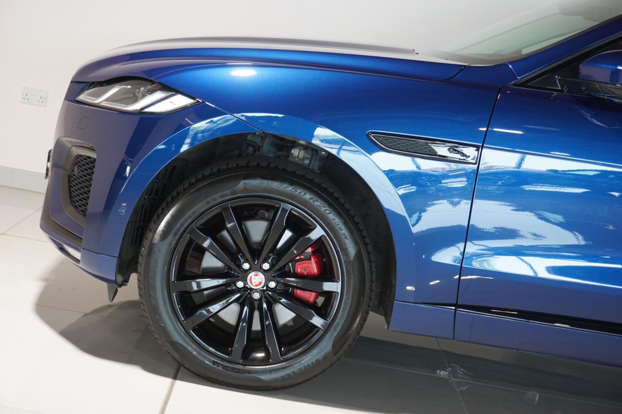Jaguar F-PACE 3.0 D300 MHEV R-Dynamic SE SUV 5dr Diesel Auto AWD Euro 6 (s/s) (300 ps)